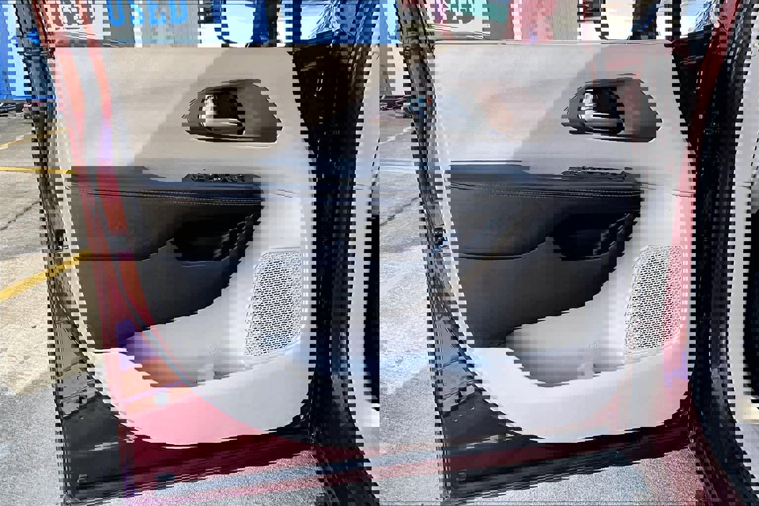 Used 2017 Chrysler Pacifica Touring-L image 20