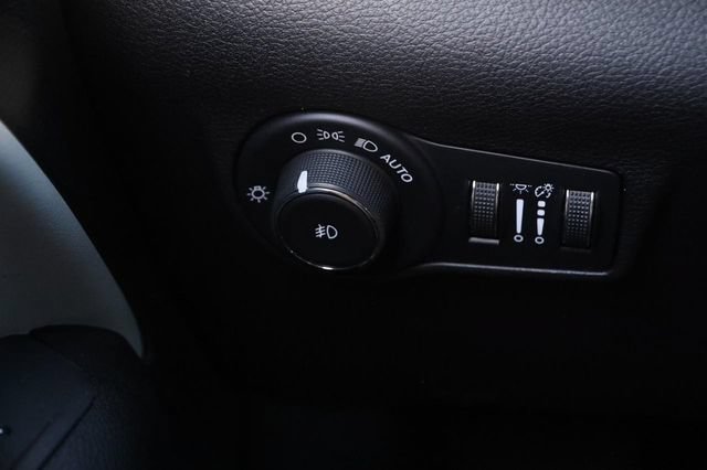 Used 2025 Jeep Compass Limited AWD/4WD image 20