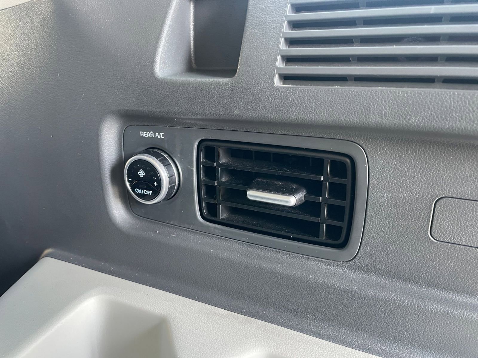 Used 2025 Hyundai Santa Fe SEL image 24