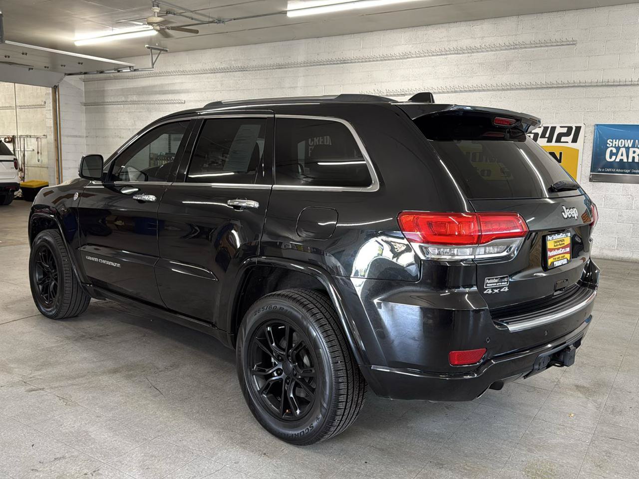 Used 2015 Jeep Grand Cherokee Overland AWD/4WD image 2