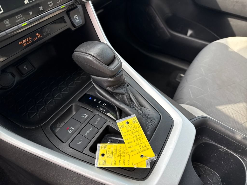 Used 2021 Toyota RAV4 XLE image 28