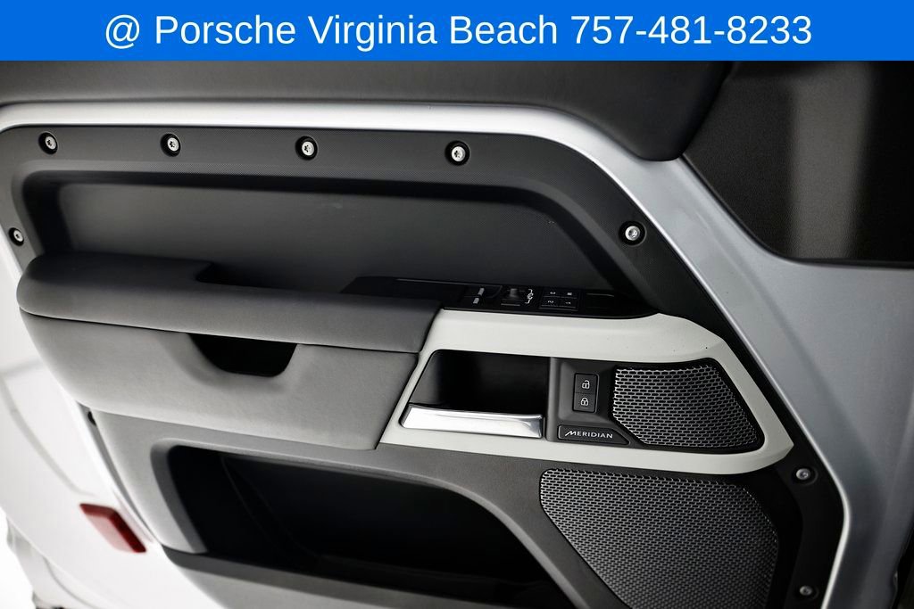 Used 2023 Land Rover Defender 90 S image 16