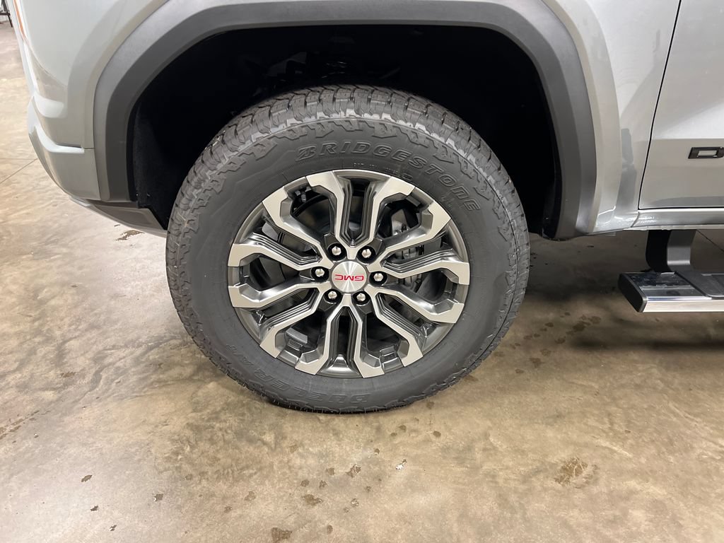 New 2026 GMC Canyon Denali w/ LPO, Black Badging Package AWD/4WD image 8