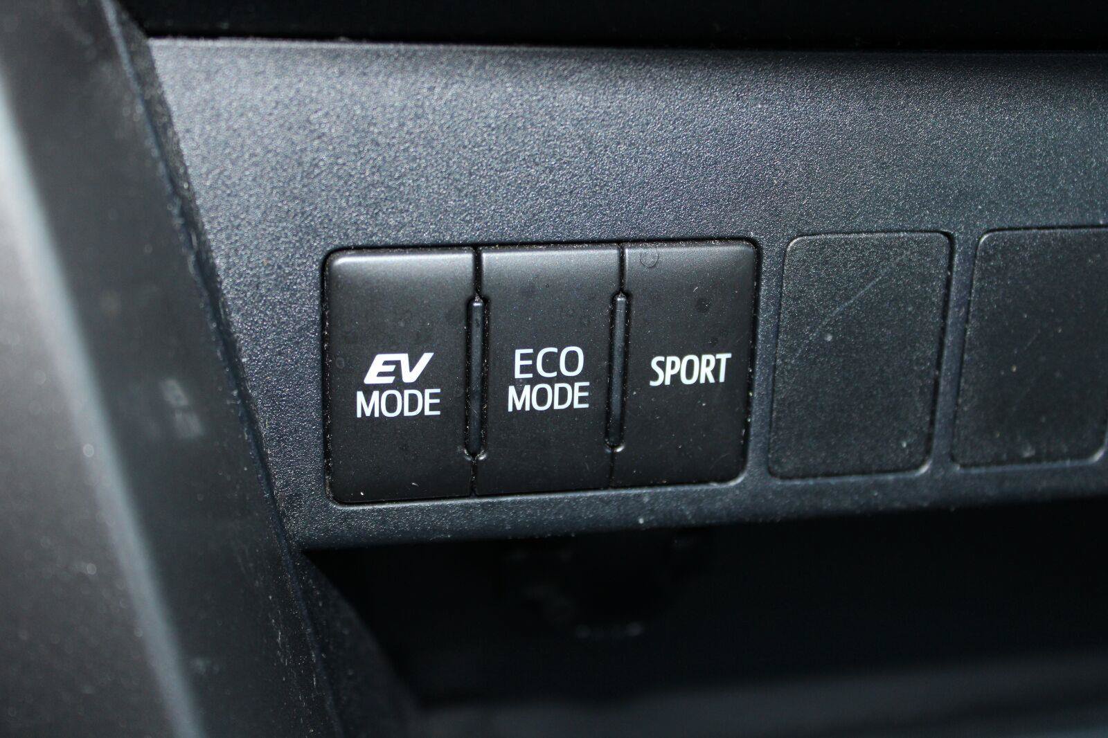 Used 2018 Toyota RAV4 XLE AWD/4WD image 25