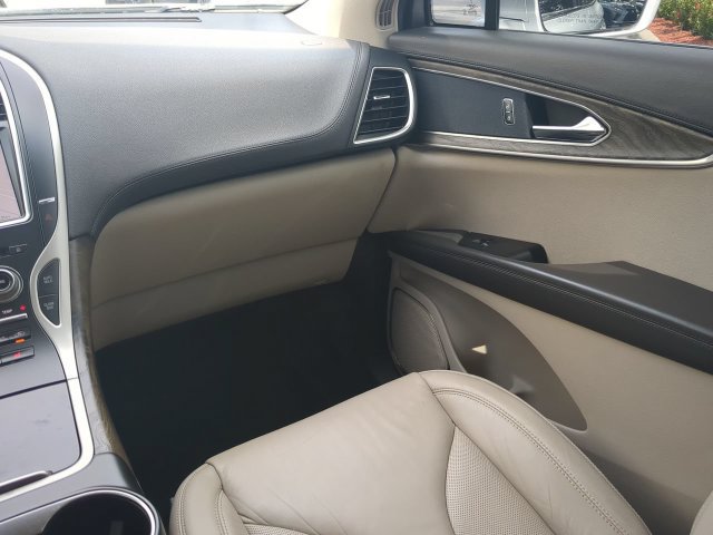 Used 2017 Lincoln MKX Select w/ Select Plus Package FWD image 16