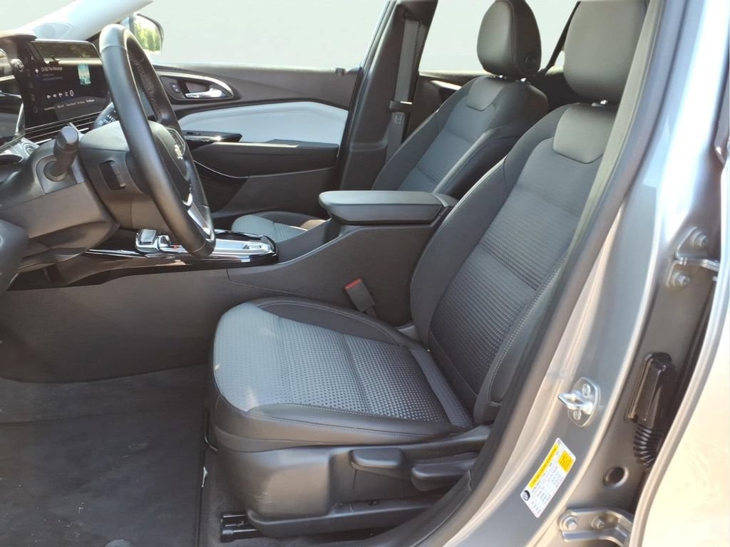 Used 2025 Chevrolet Trax LT w/ Driver Confidence Package FWD image 22