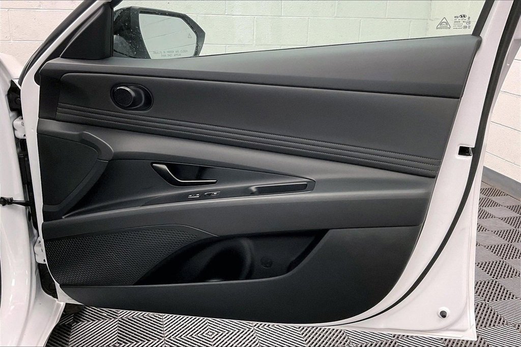Certified 2025 Hyundai Elantra SEL image 23