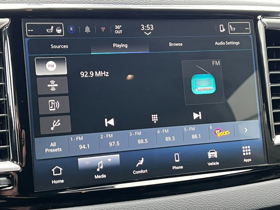 Used 2026 Chrysler Pacifica Select image 21