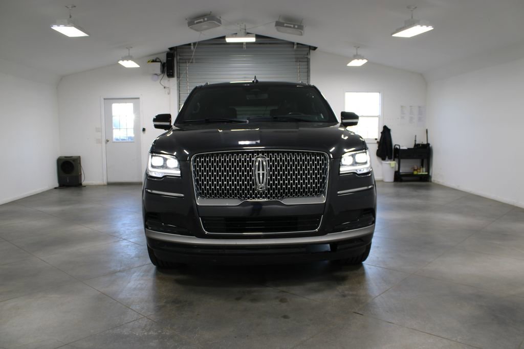 Used 2023 Lincoln Navigator Reserve image 3