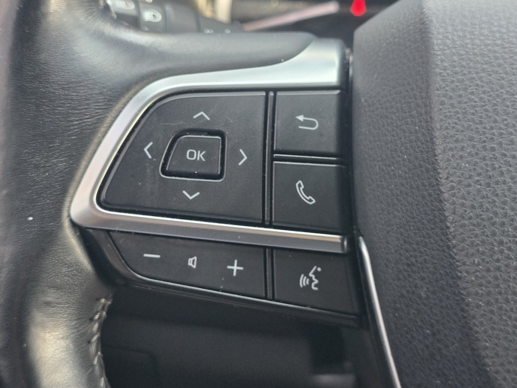 Used 2021 Toyota Highlander XSE AWD/4WD image 35