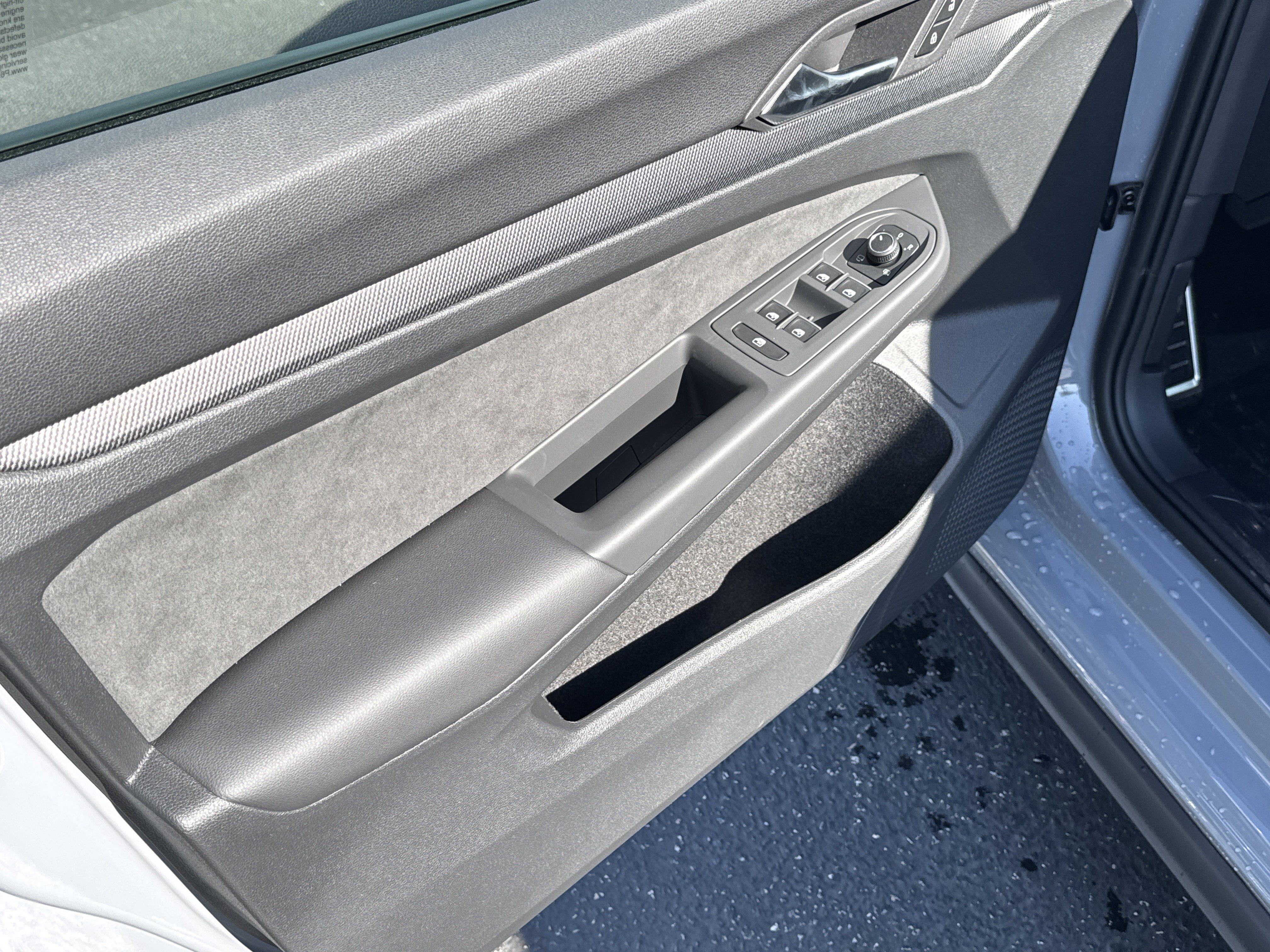 New 2026 Volkswagen Golf SE FWD image 13