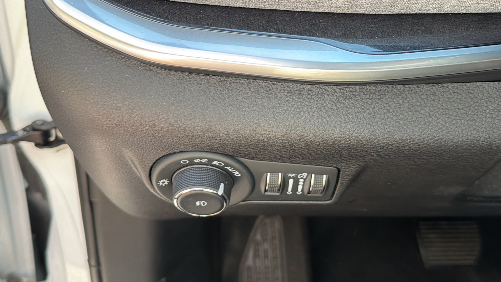 Used 2024 Jeep Compass Latitude AWD/4WD image 25