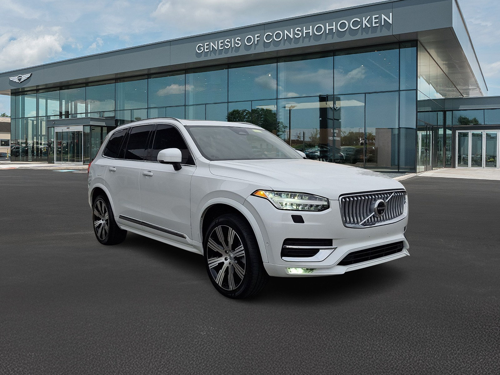 Used 2024 Volvo XC90 B5 Plus AWD/4WD image 2