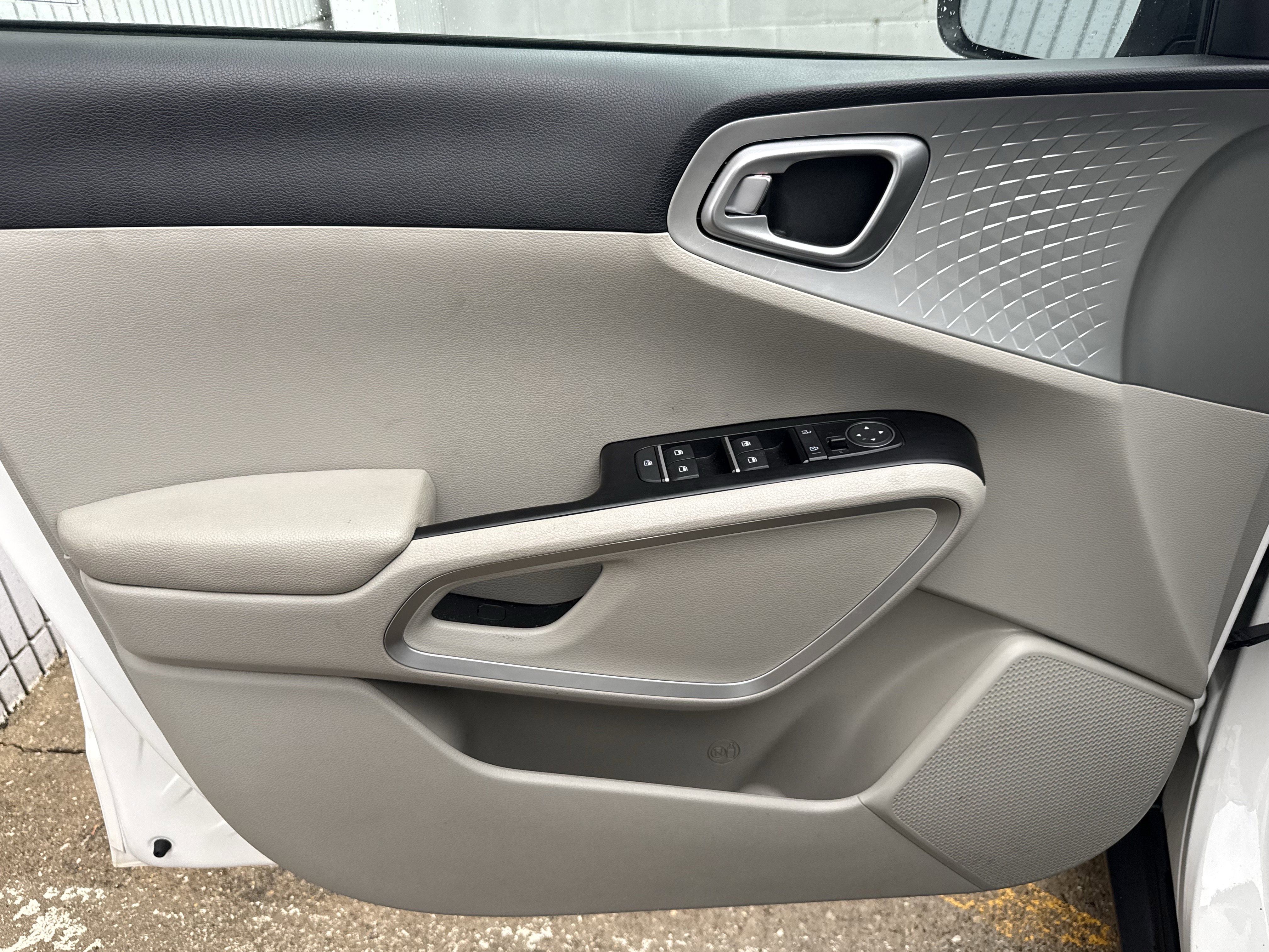 Used 2022 Kia Soul LX image 10