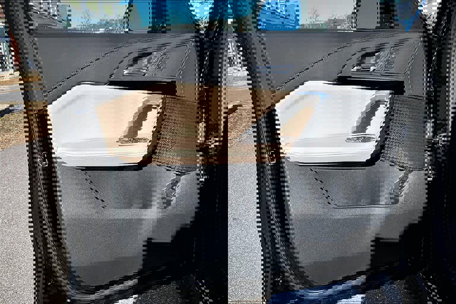 Used 2025 BMW X1 xDrive28i w/ Technology Package image 22