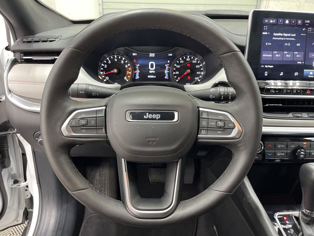 Used 2025 Jeep Compass Limited AWD/4WD image 16