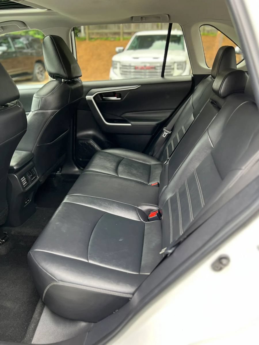Used 2022 Toyota RAV4 XLE Premium FWD image 11