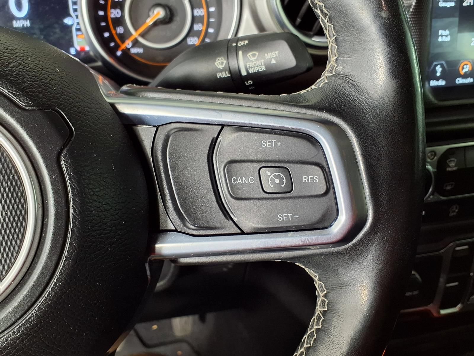 Used 2020 Jeep Gladiator Overland w/ Dual Top Group AWD/4WD image 28