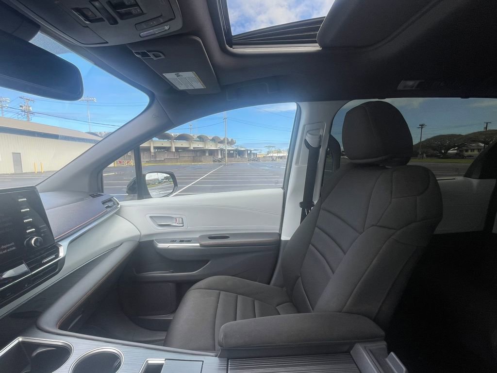 Used 2022 Toyota Sienna XSE image 14
