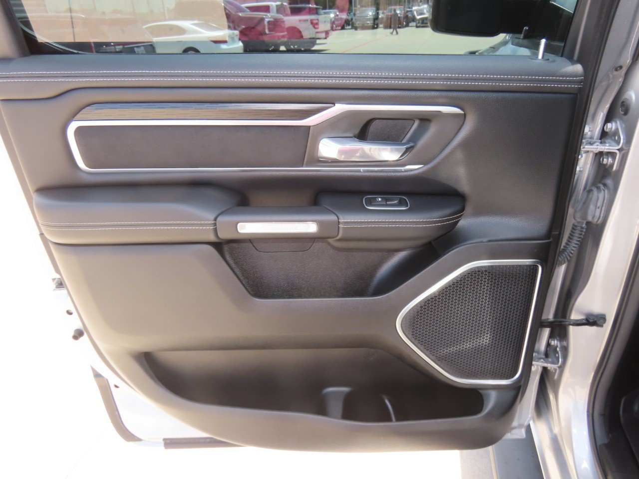 Used 2023 RAM 1500 Laramie AWD/4WD image 19