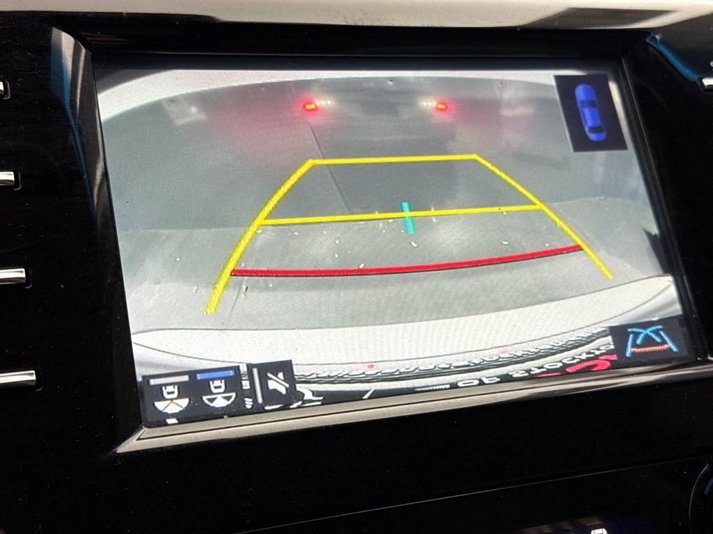 Used 2018 Toyota Camry XLE image 17