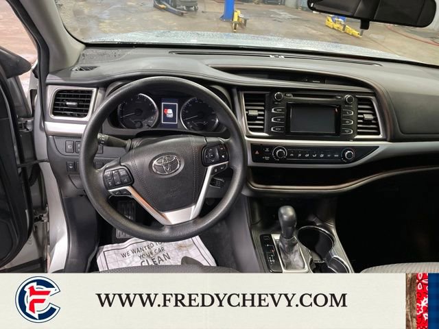 Used 2017 Toyota Highlander LE image 13