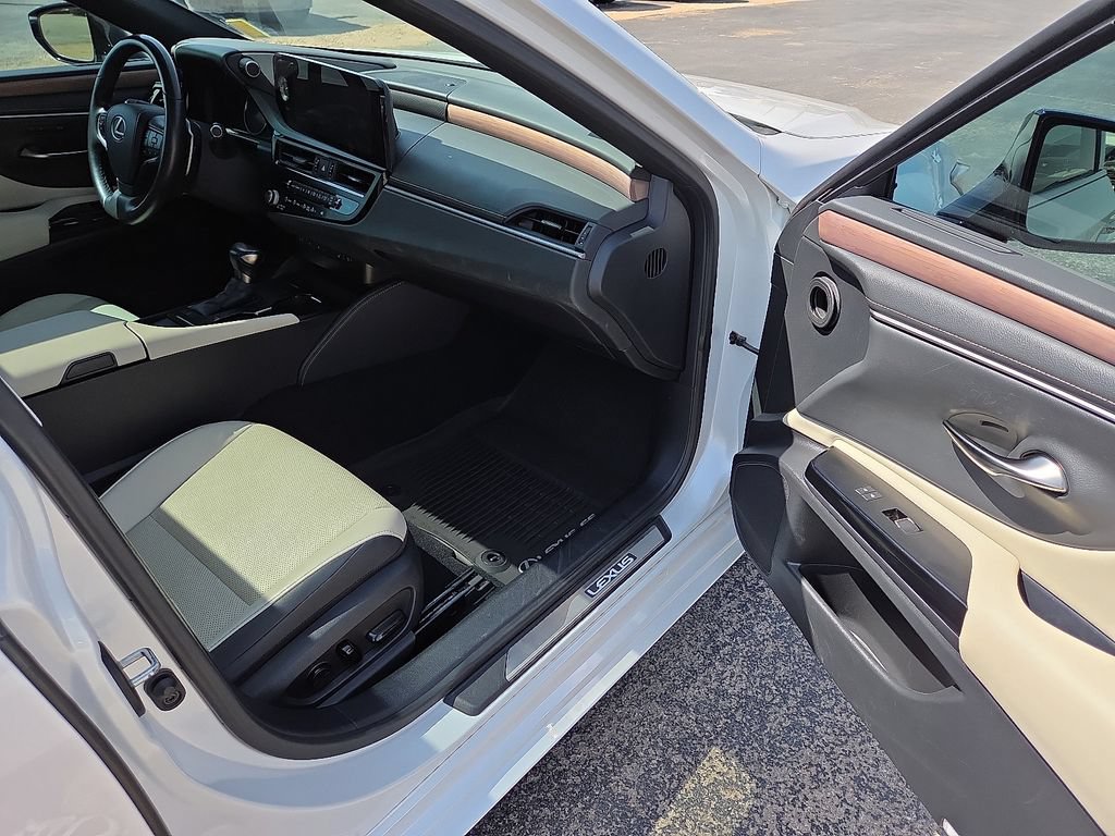 Used 2025 Lexus ES 350 w/ Premium Package FWD image 12