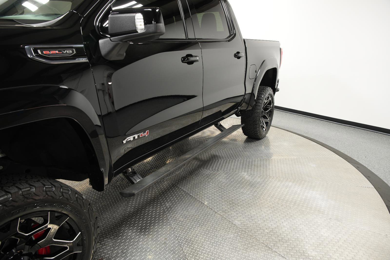 Used 2025 GMC Sierra 1500 AT4 w/ AT4 Premium Package image 5