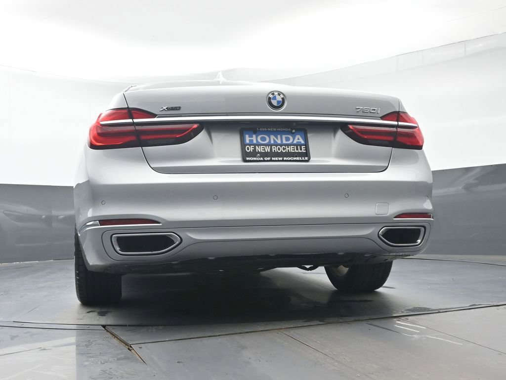 Used 2016 BMW 750i xDrive image 30