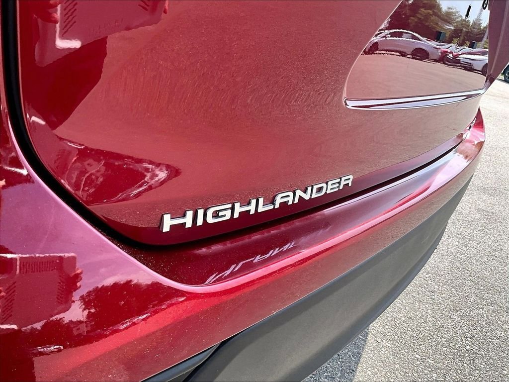 Used 2022 Toyota Highlander XLE AWD/4WD image 28