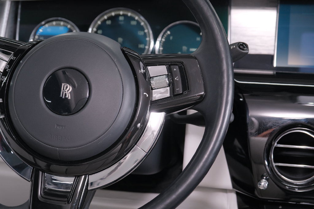Used 2022 Rolls-Royce Phantom Sedan w/ The Phantom Package RWD image 40