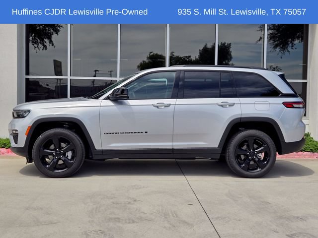 Used 2024 Jeep Grand Cherokee Limited w/ Black Appearance Package RWD image 4