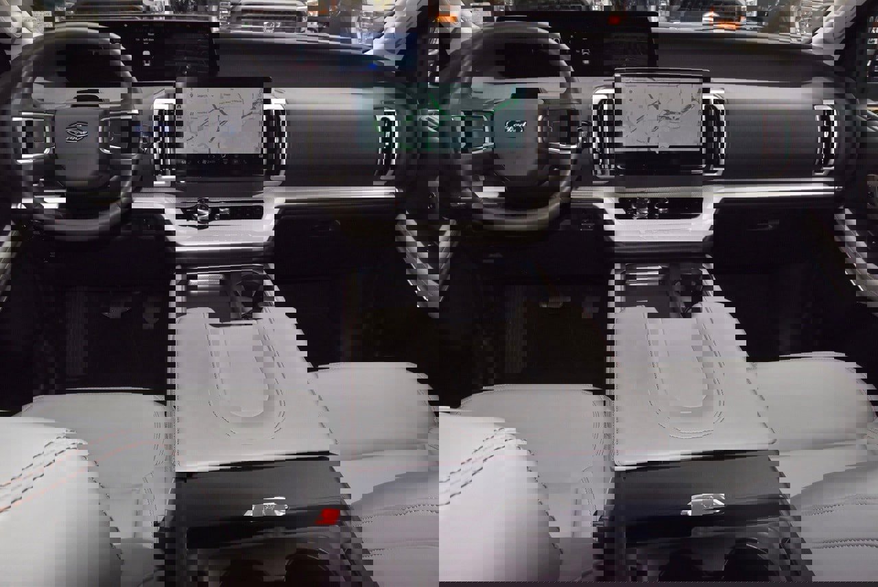 Certified 2025 Ford Expedition Active image 17