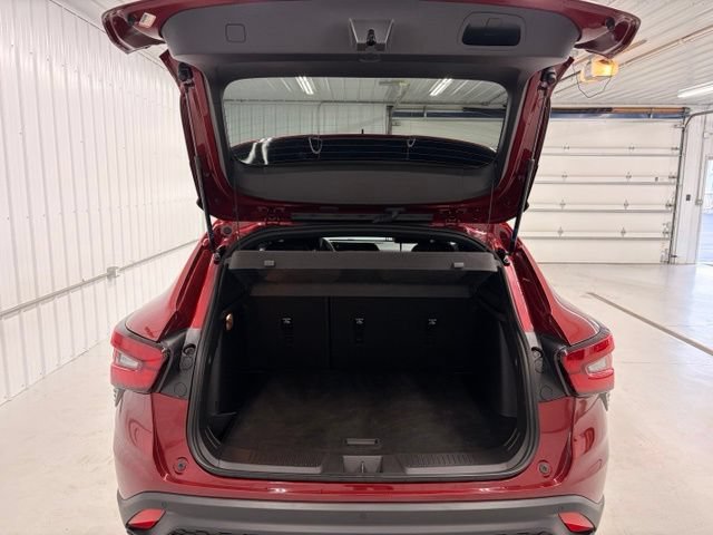 Used 2024 Chevrolet Trax RS w/ Sunroof Package FWD image 5