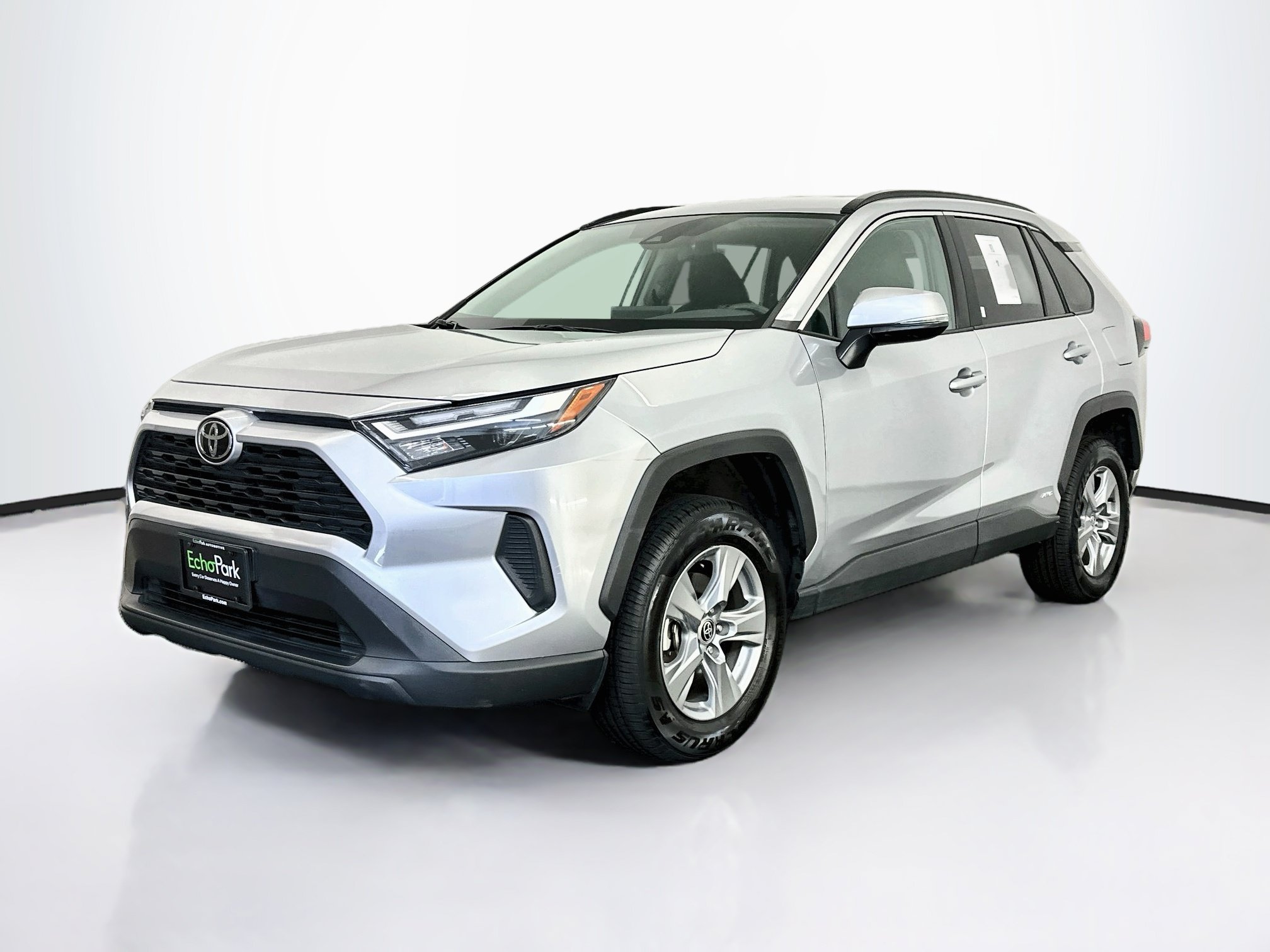 Used 2025 Toyota RAV4 XLE AWD/4WD image 3
