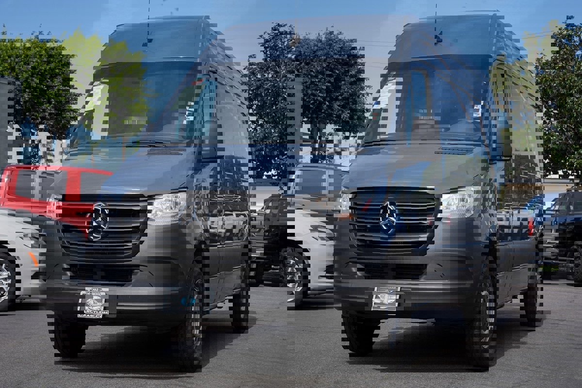 Used 2019 Mercedes-Benz Sprinter 144 image 2