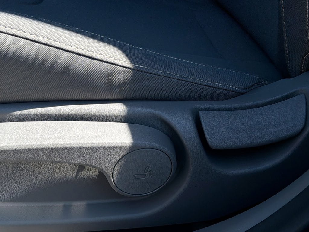 Certified 2025 Hyundai Elantra Sport FWD image 18