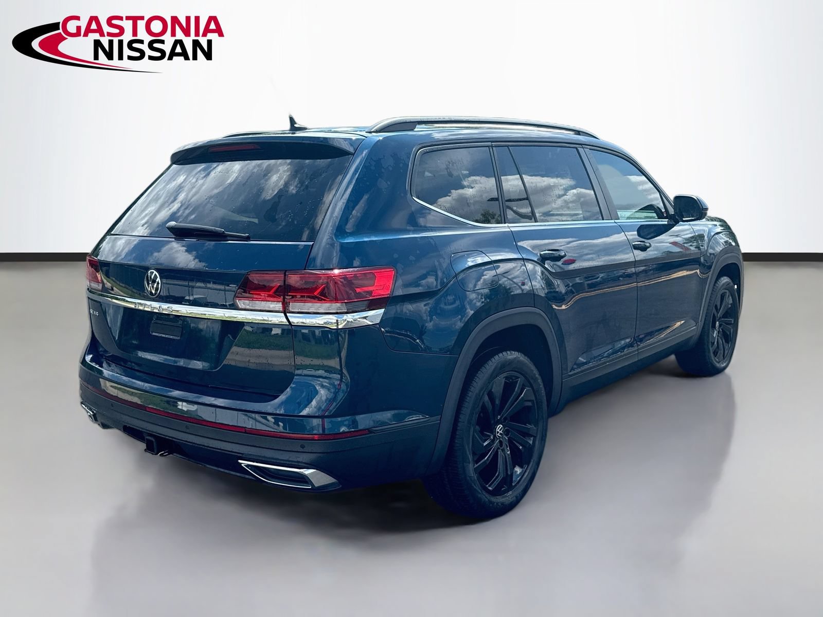 Used 2023 Volkswagen Atlas SE w/ Panoramic Sunroof Package FWD image 9