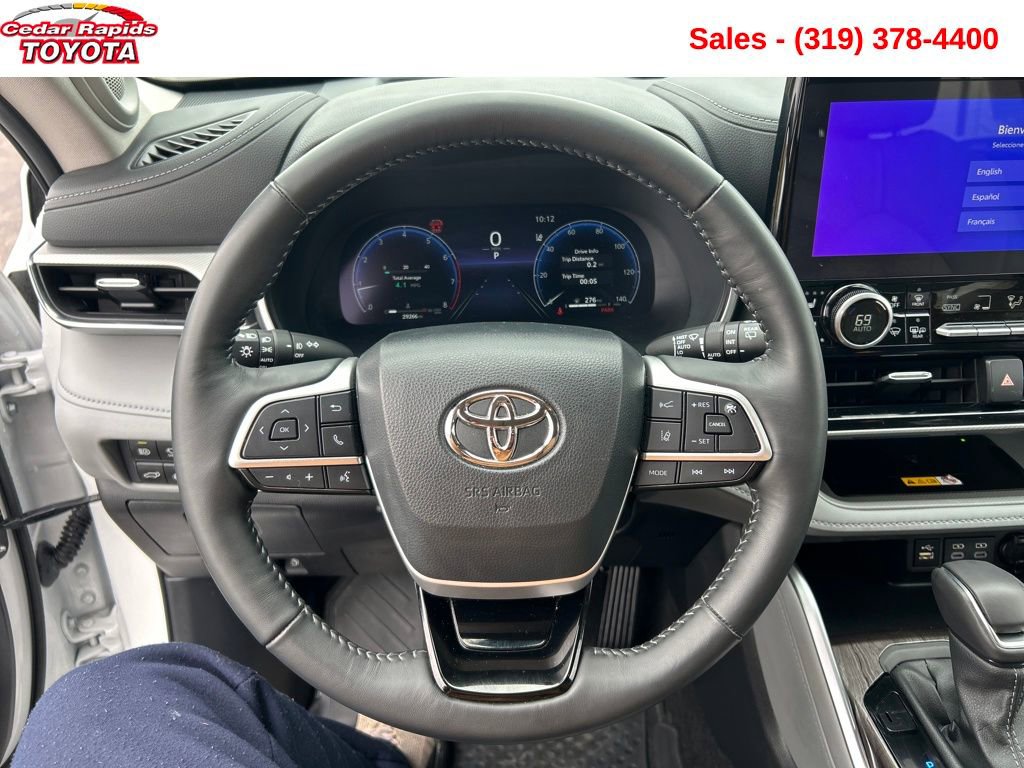 Used 2024 Toyota Highlander Platinum image 14