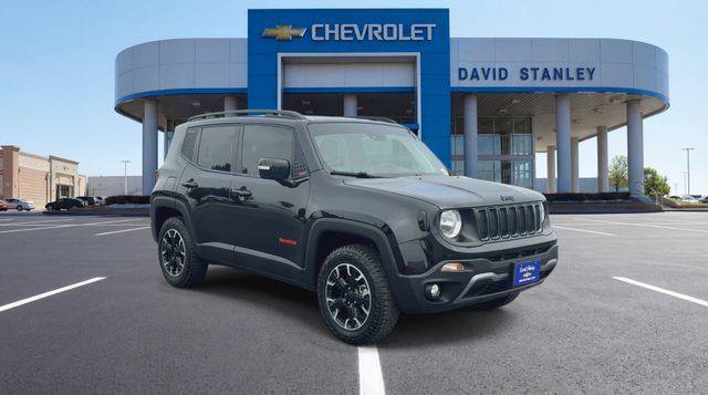 Used 2023 Jeep Renegade Latitude AWD/4WD image 2