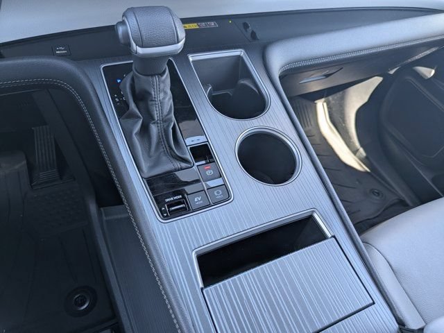 Used 2025 Toyota Sienna XLE FWD image 25
