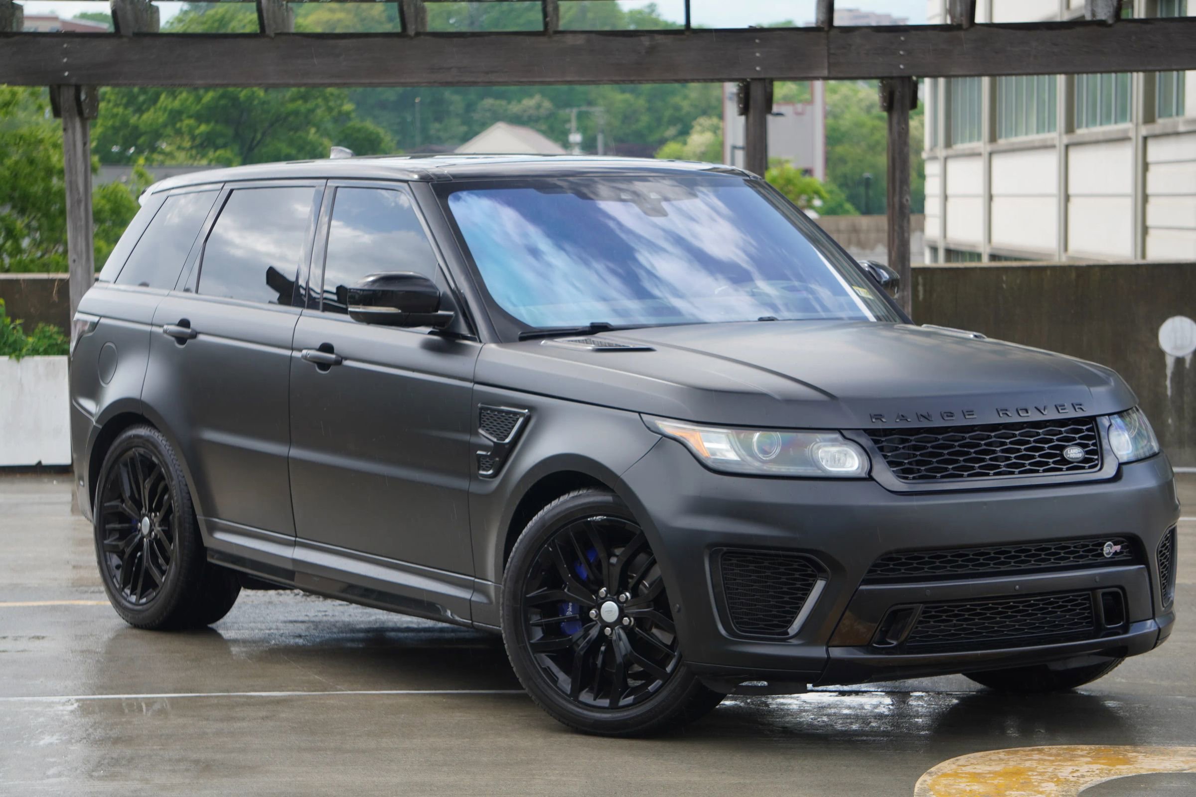 Used 2017 Land Rover Range Rover Sport SVR image 23