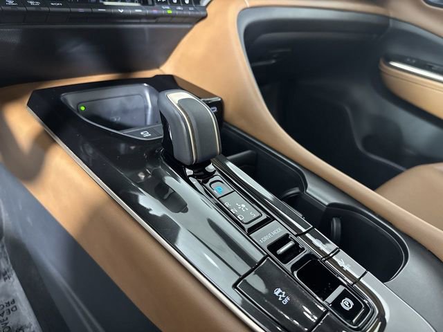 Used 2025 Toyota Crown Signia w/ Advanced Technology Package image 17