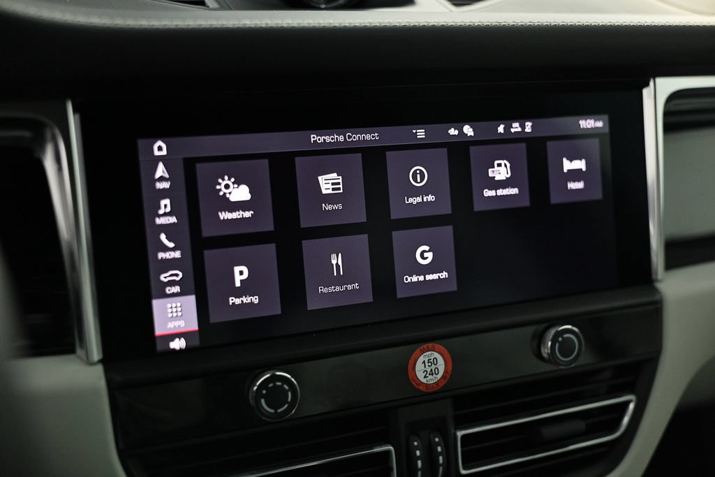 Certified 2026 Porsche Macan AWD/4WD image 38