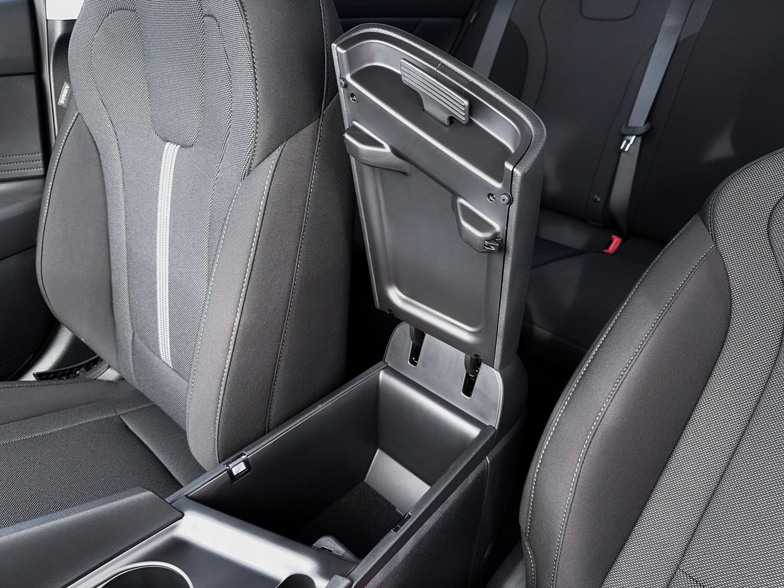 New 2026 Hyundai Elantra SE w/ Cargo Package FWD image 18