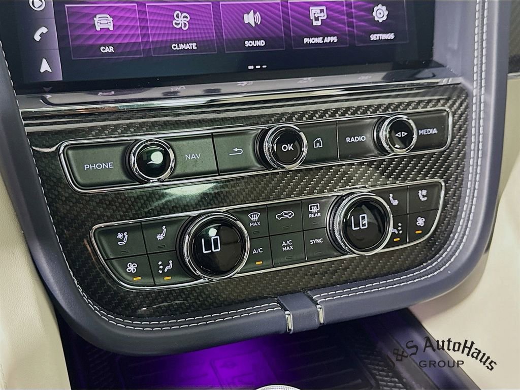 Used 2022 Bentley Bentayga AWD/4WD image 20