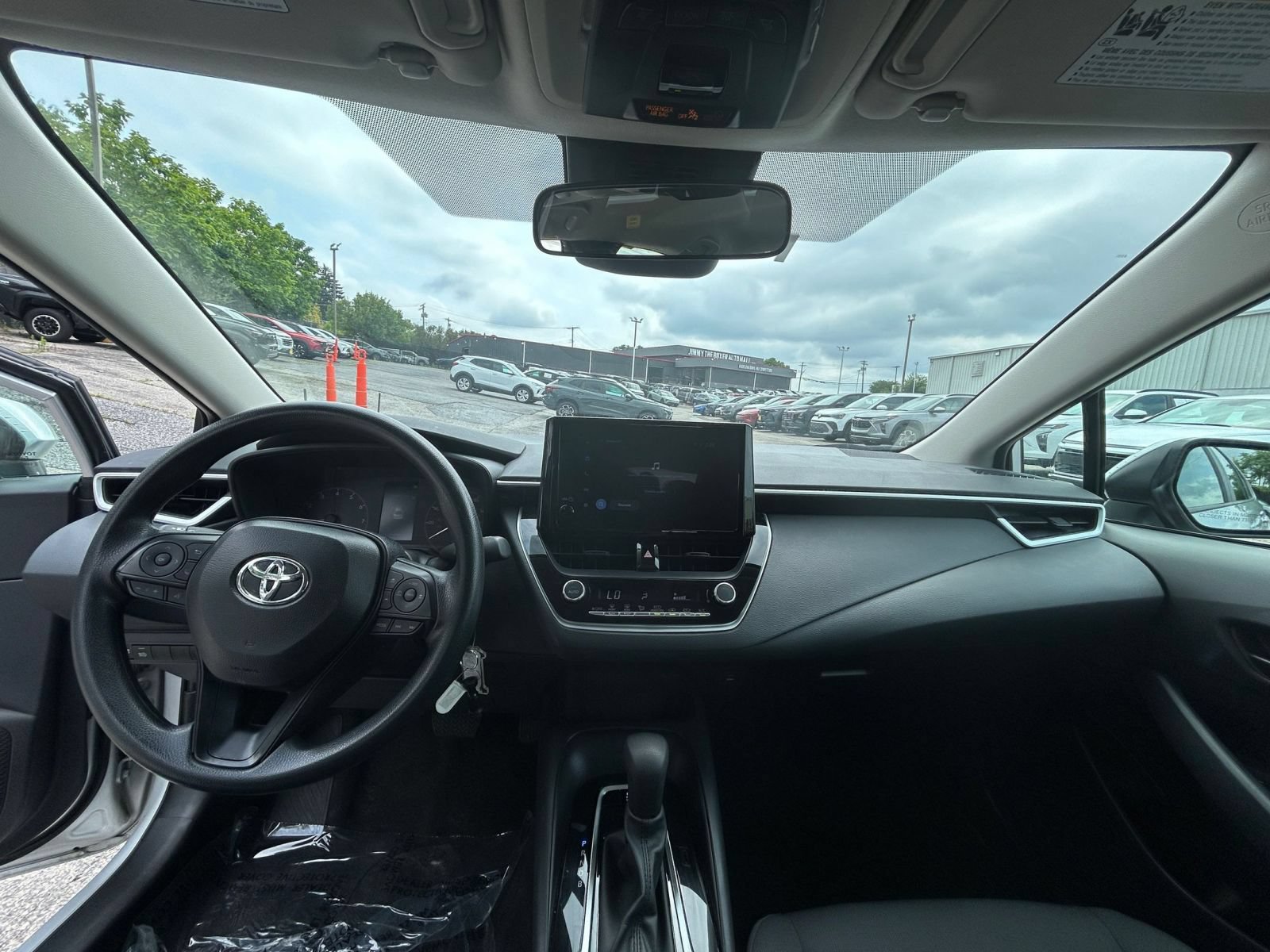 Used 2025 Toyota Corolla LE FWD image 27