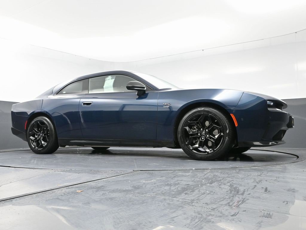 Used 2025 Dodge Charger R/T w/ Sun & Sound Package image 46
