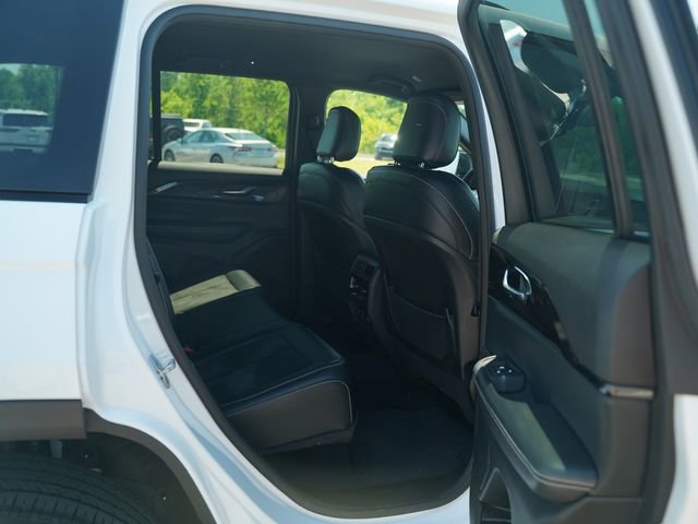 Used 2023 Jeep Grand Cherokee Altitude AWD/4WD image 22