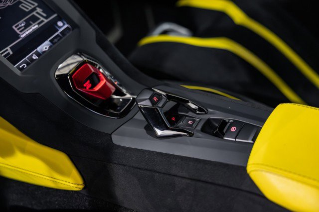 Used 2022 Lamborghini Huracan STO image 20